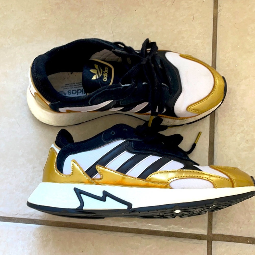 Adidas hold and black